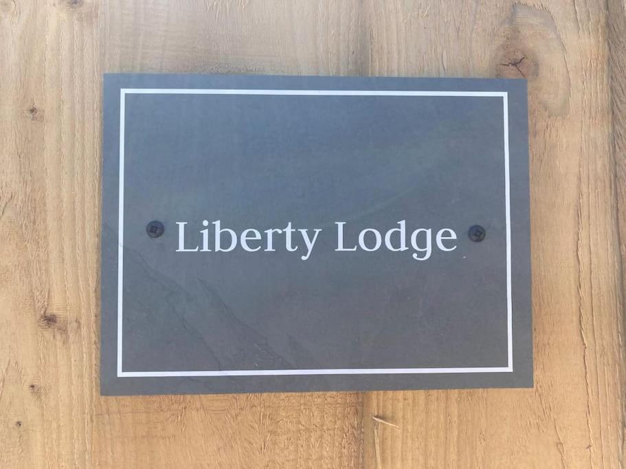 Liberty Lodge Winsham Exterior foto